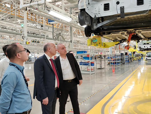 customer visit car factory
