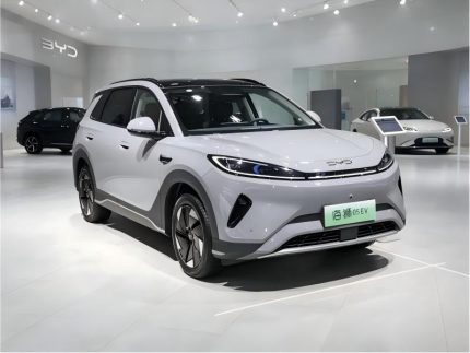BYD Sealion 5 DM-i plug-in hybrid rear view, full-width LED taillight and dual exhaust design